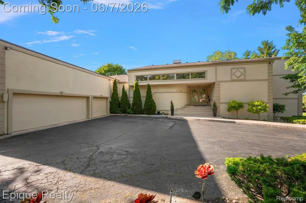 1848 Golf Ridge Drive S Bloomfield Hills City MI 48302