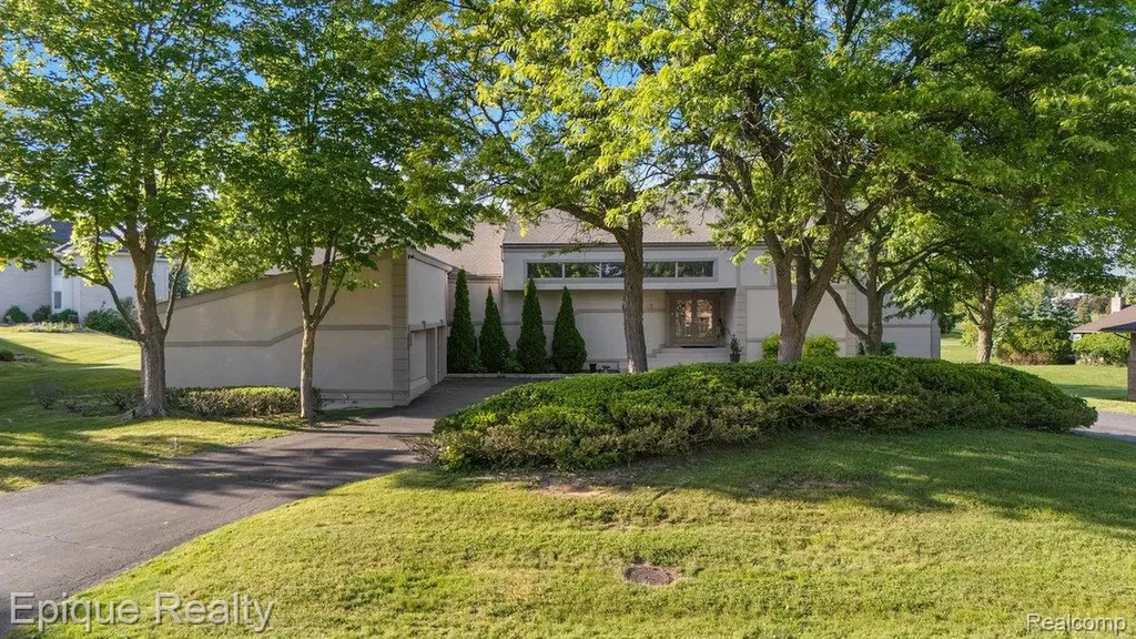 1848 Golf Ridge Drive S Bloomfield Hills City MI 48302