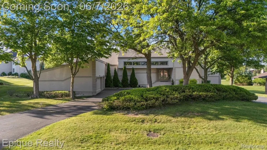 1848 Golf Ridge Drive S Bloomfield Hills City MI 48302