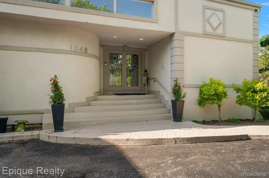 1848 Golf Ridge Drive S Bloomfield Hills City MI 48302