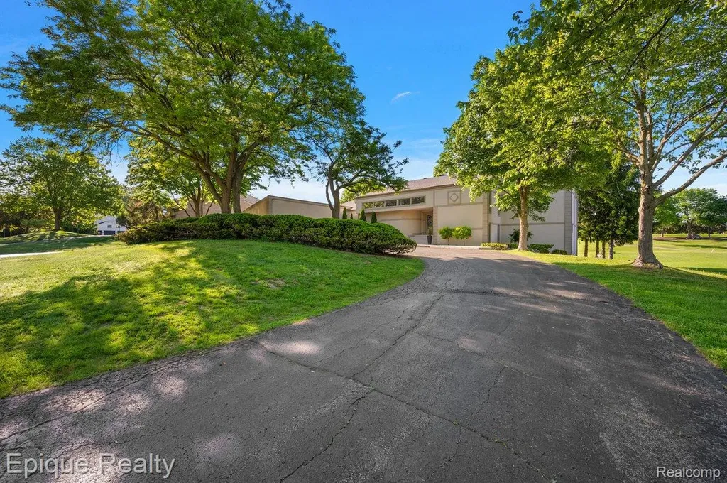 1848 Golf Ridge Drive S Bloomfield Hills City MI 48302
