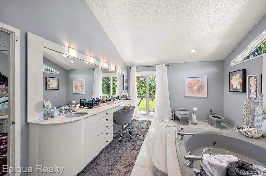 1848 Golf Ridge Drive S Bloomfield Hills City MI 48302