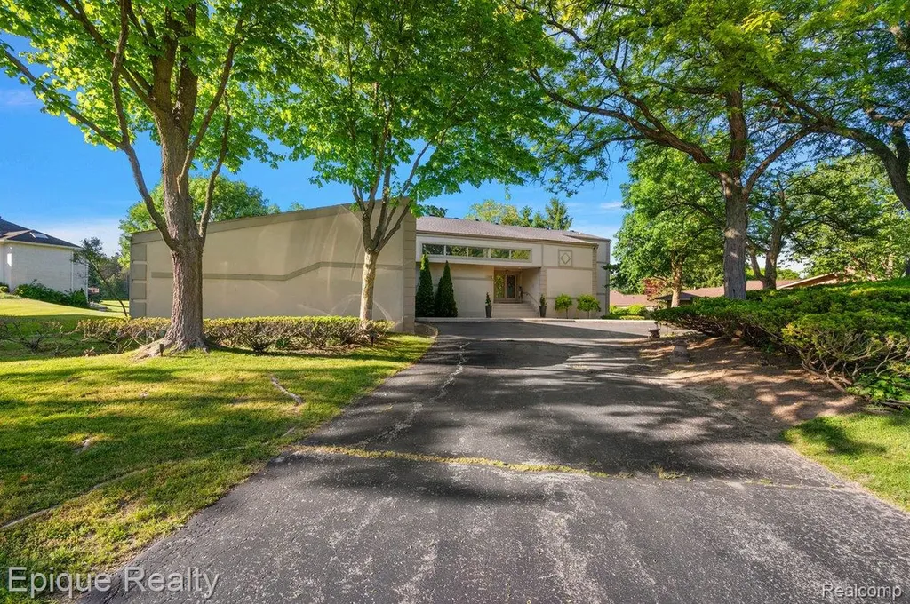 1848 Golf Ridge Drive S Bloomfield Hills City MI 48302