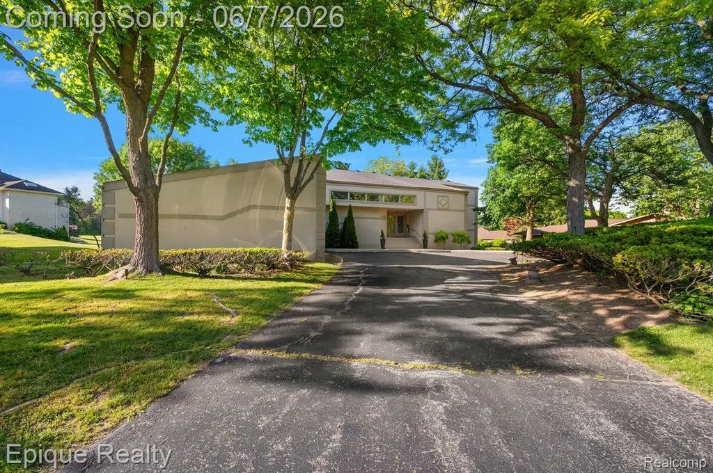 1848 Golf Ridge Drive S Bloomfield Hills City MI 48302