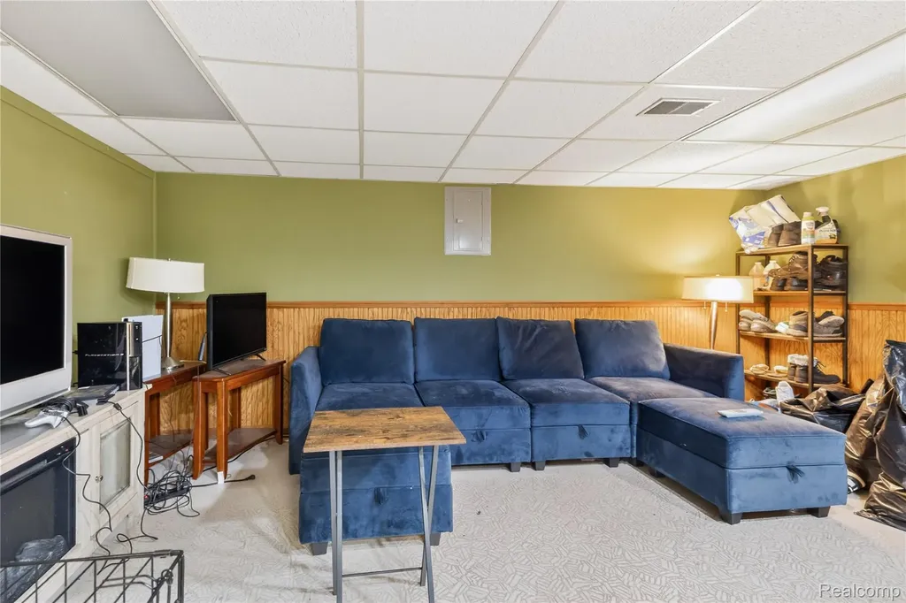 30533 Hiveley Street Westland City MI 48186
