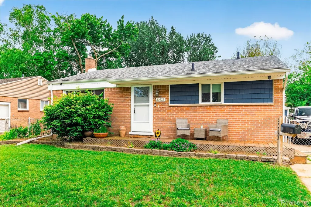 30533 Hiveley Street Westland City MI 48186