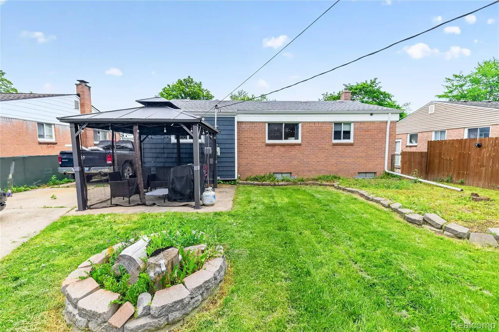 30533 Hiveley Street Westland City MI 48186