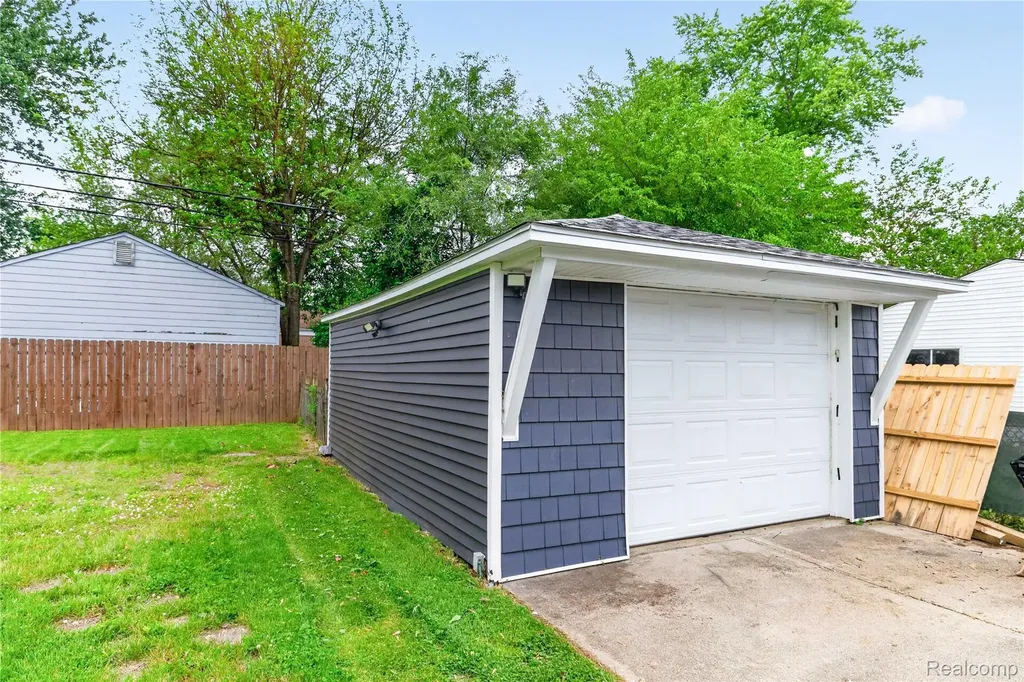 30533 Hiveley Street Westland City MI 48186