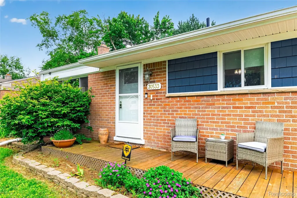 30533 Hiveley Street Westland City MI 48186