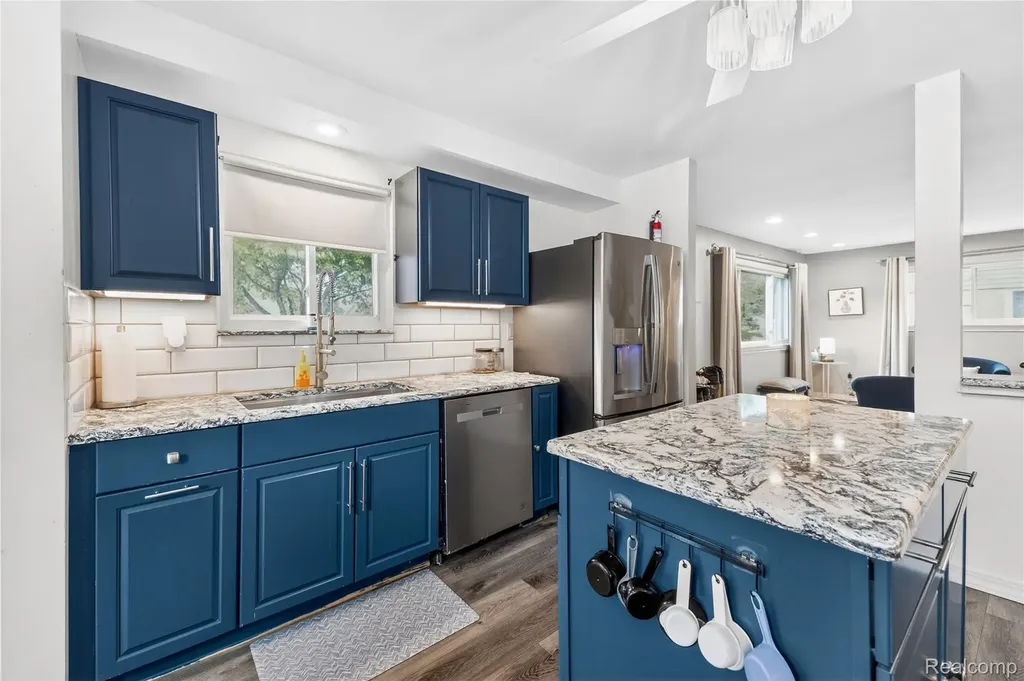 30533 Hiveley Street Westland City MI 48186