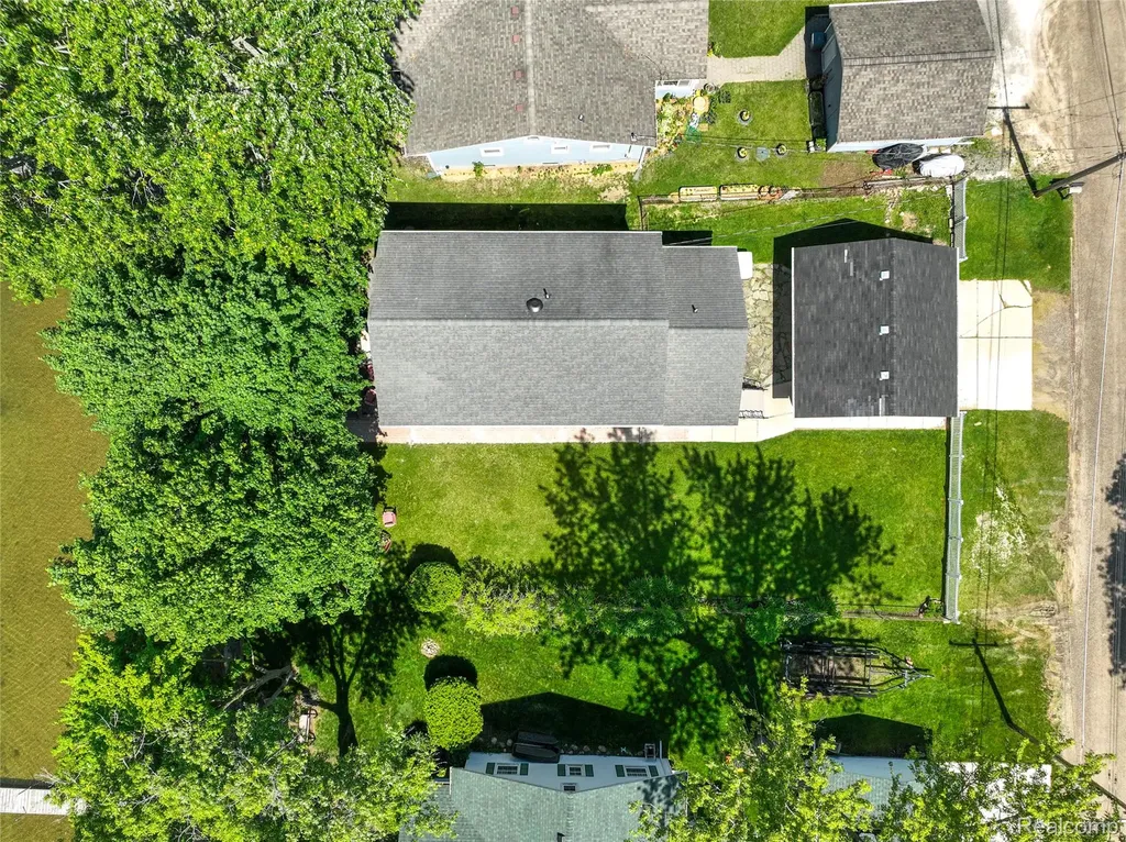 4333 Hunters Drive Highland Charter Township MI 48356