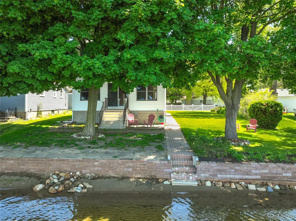 4333 Hunters Drive Highland Charter Township MI 48356