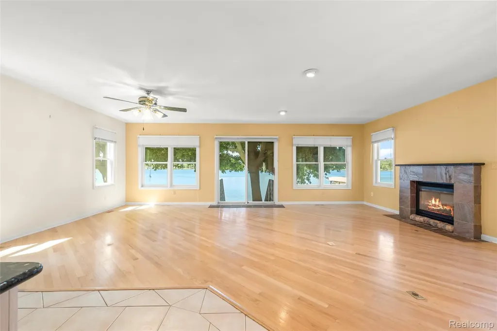 4333 Hunters Drive Highland Charter Township MI 48356