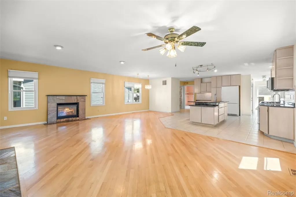 4333 Hunters Drive Highland Charter Township MI 48356