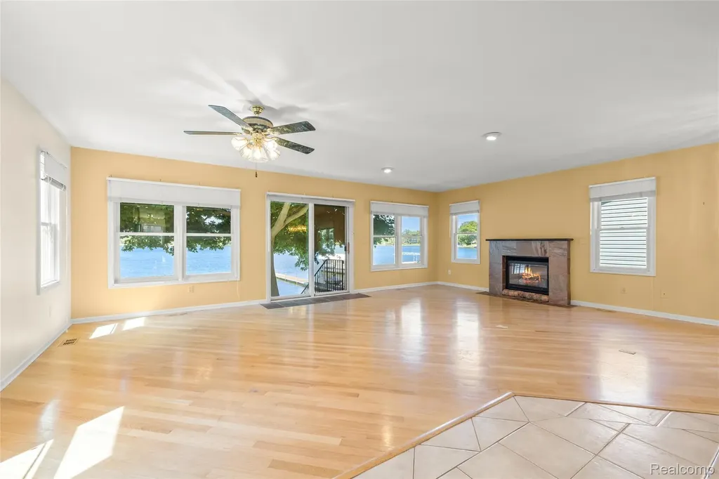 4333 Hunters Drive Highland Charter Township MI 48356