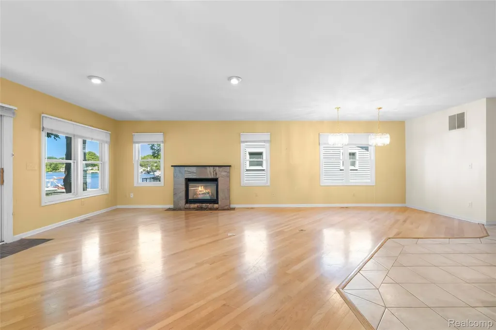 4333 Hunters Drive Highland Charter Township MI 48356