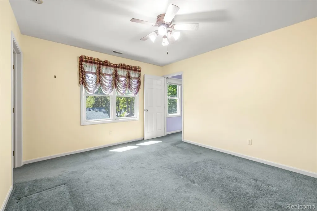 4333 Hunters Drive Highland Charter Township MI 48356