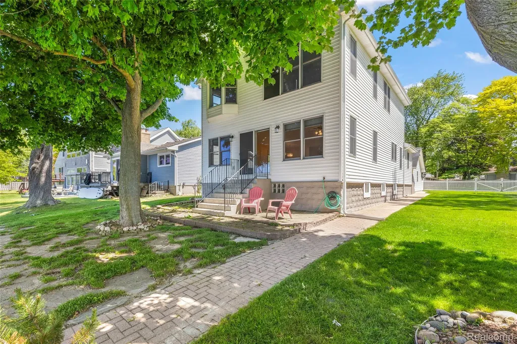 4333 Hunters Drive Highland Charter Township MI 48356
