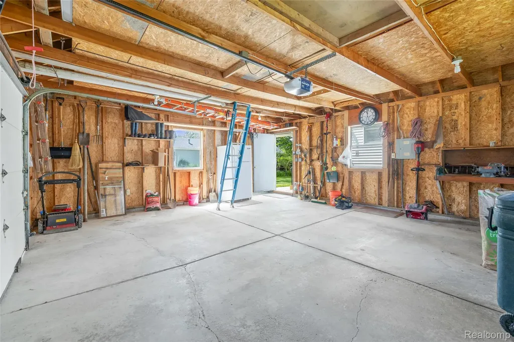 4333 Hunters Drive Highland Charter Township MI 48356
