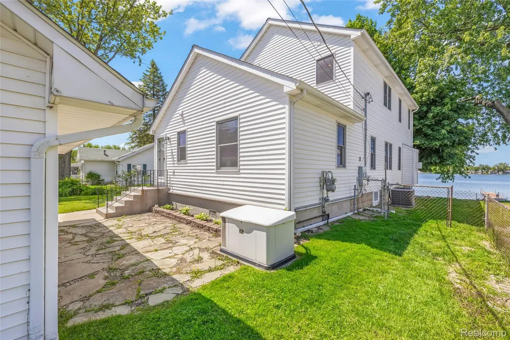 4333 Hunters Drive Highland Charter Township MI 48356