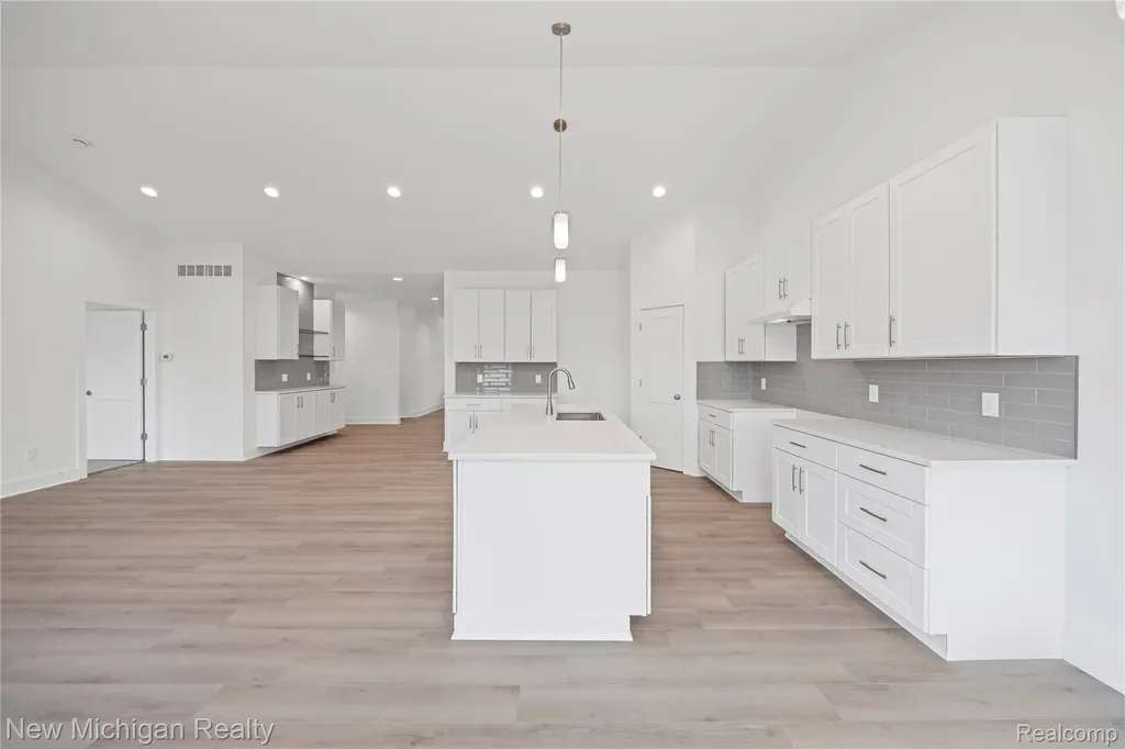 7453 Village Court Springfield Charter Township MI 48350