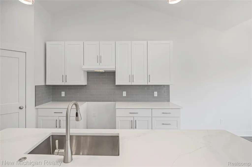 7453 Village Court Springfield Charter Township MI 48350