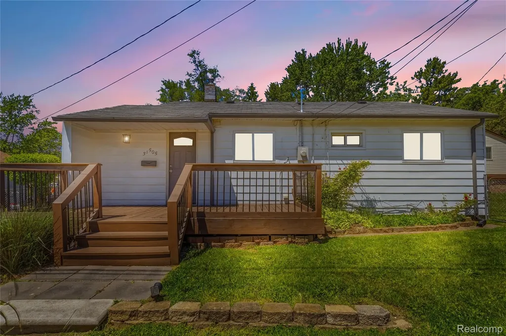31505 Allegan Court Westland City MI 48186