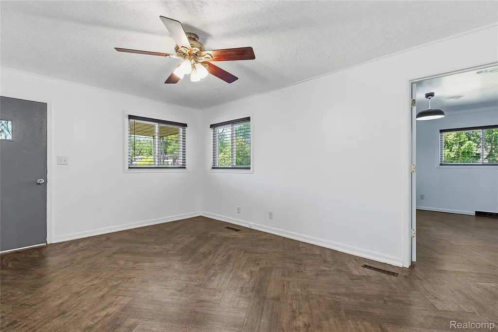 31505 Allegan Court Westland City MI 48186