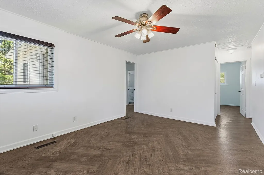 31505 Allegan Court Westland City MI 48186