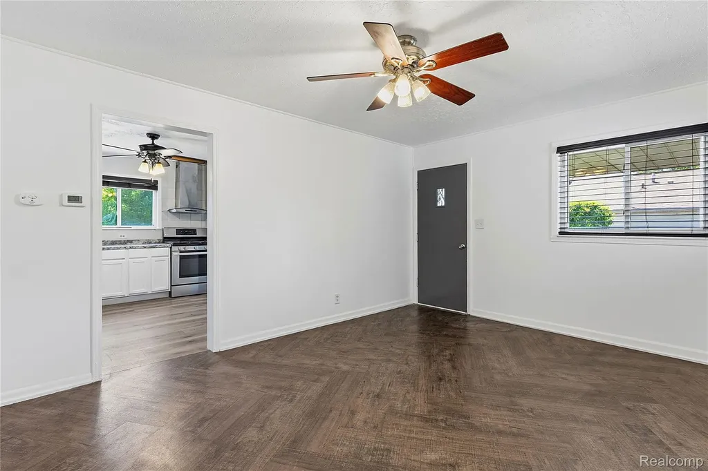 31505 Allegan Court Westland City MI 48186