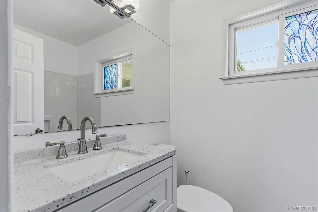 31505 Allegan Court Westland City MI 48186
