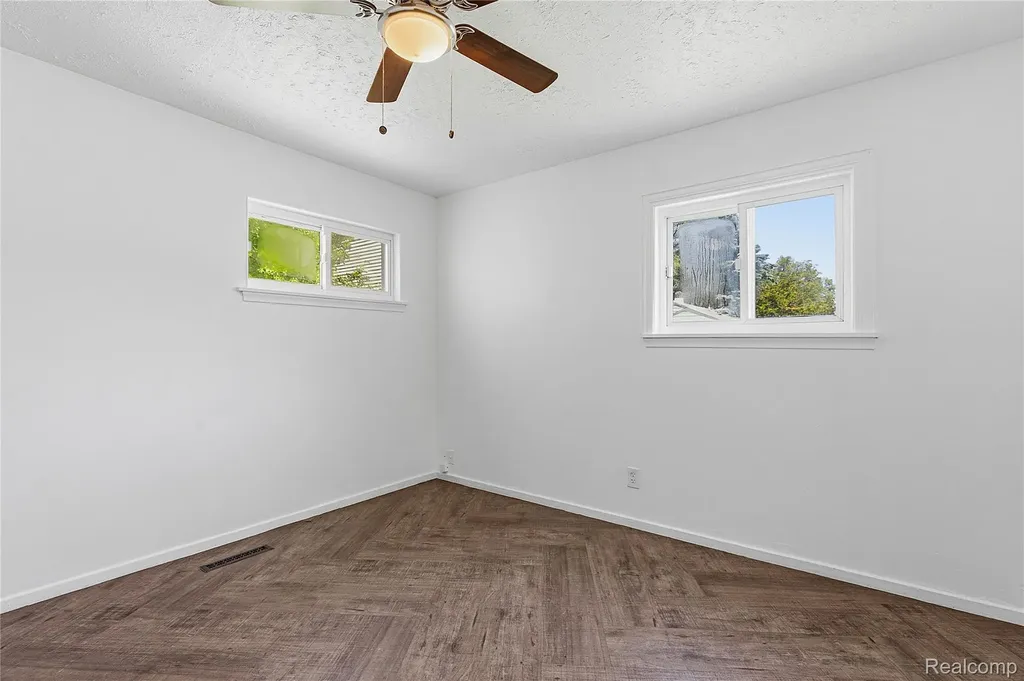 31505 Allegan Court Westland City MI 48186