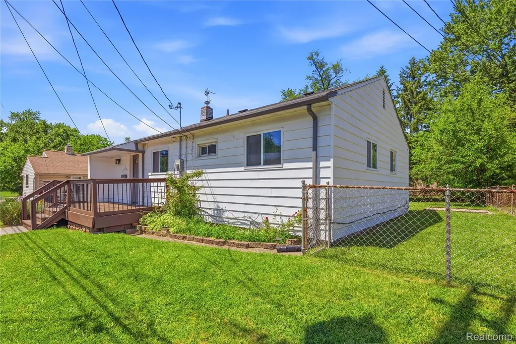 31505 Allegan Court Westland City MI 48186