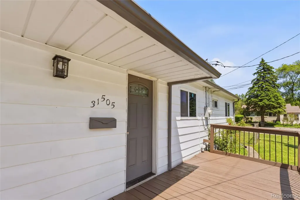31505 Allegan Court Westland City MI 48186