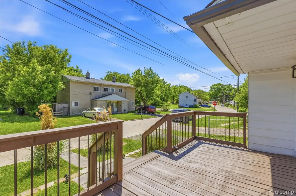 31505 Allegan Court Westland City MI 48186