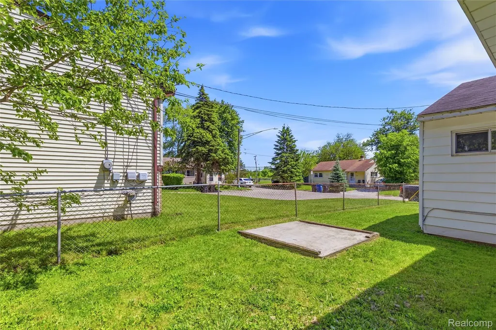 31505 Allegan Court Westland City MI 48186