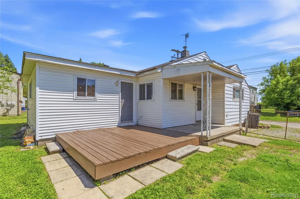 31505 Allegan Court Westland City MI 48186