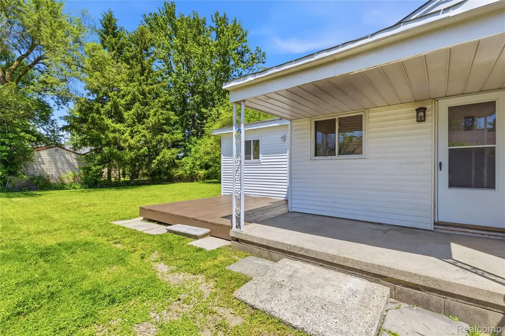 31505 Allegan Court Westland City MI 48186
