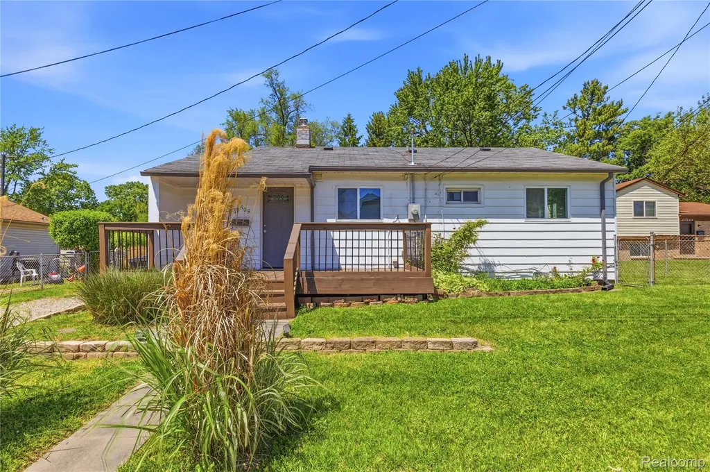 31505 Allegan Court Westland City MI 48186