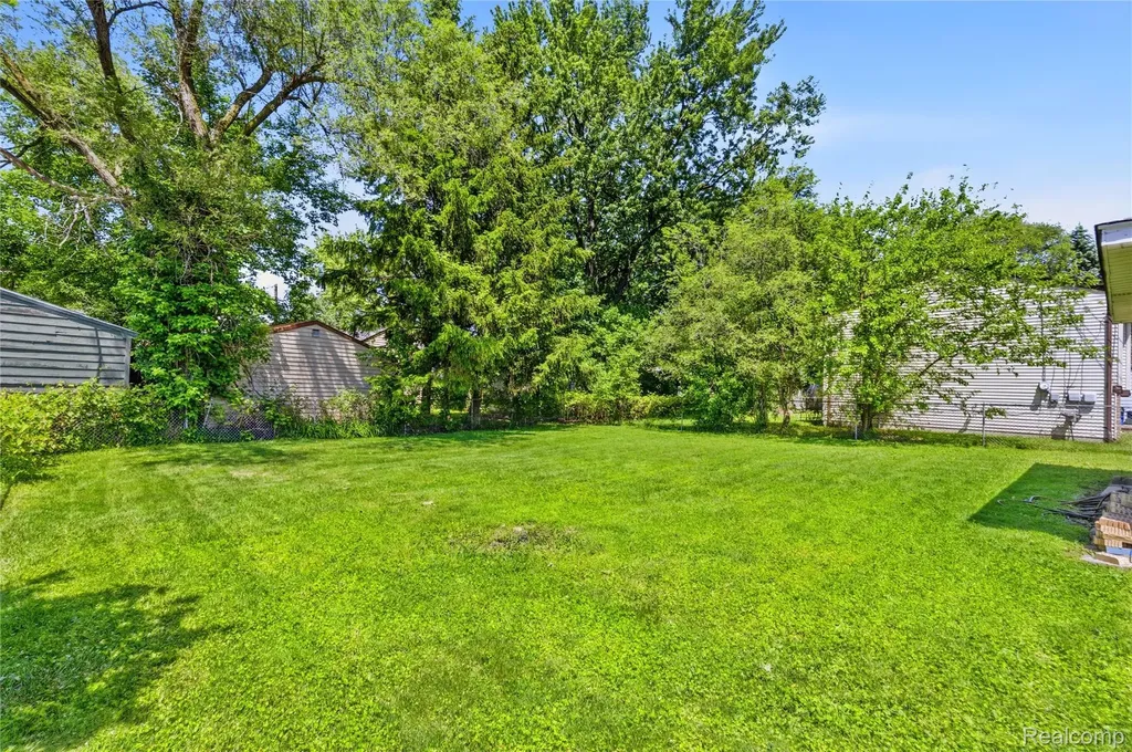 31505 Allegan Court Westland City MI 48186