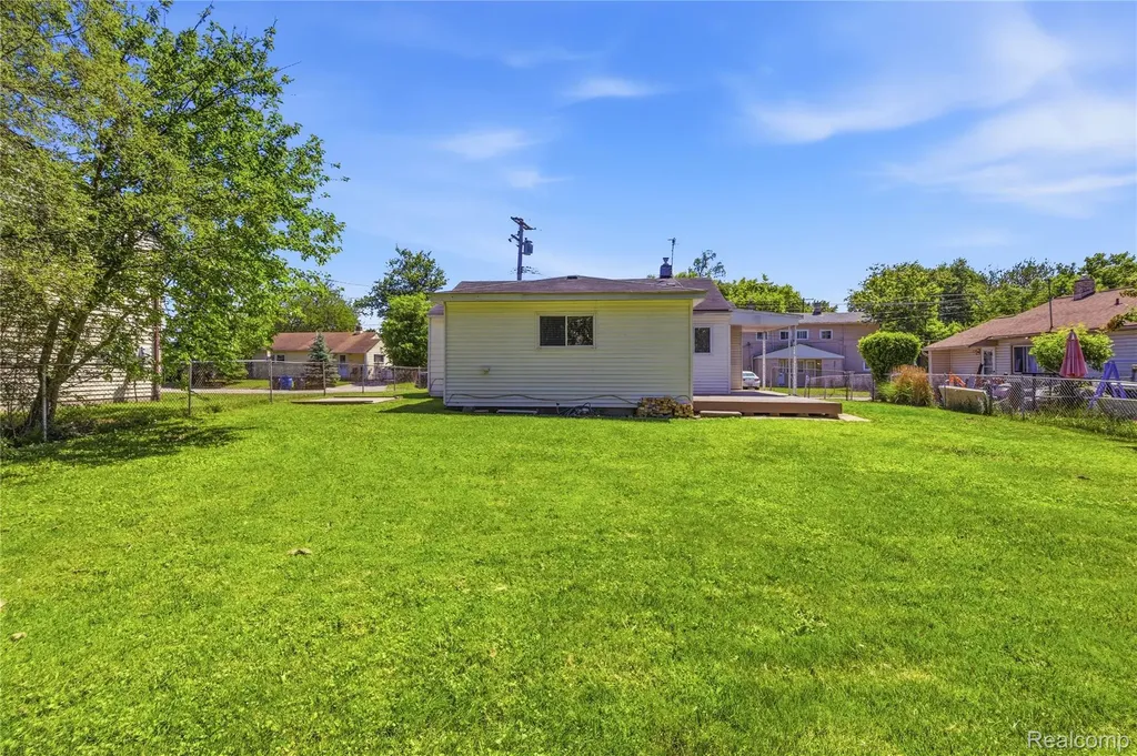31505 Allegan Court Westland City MI 48186