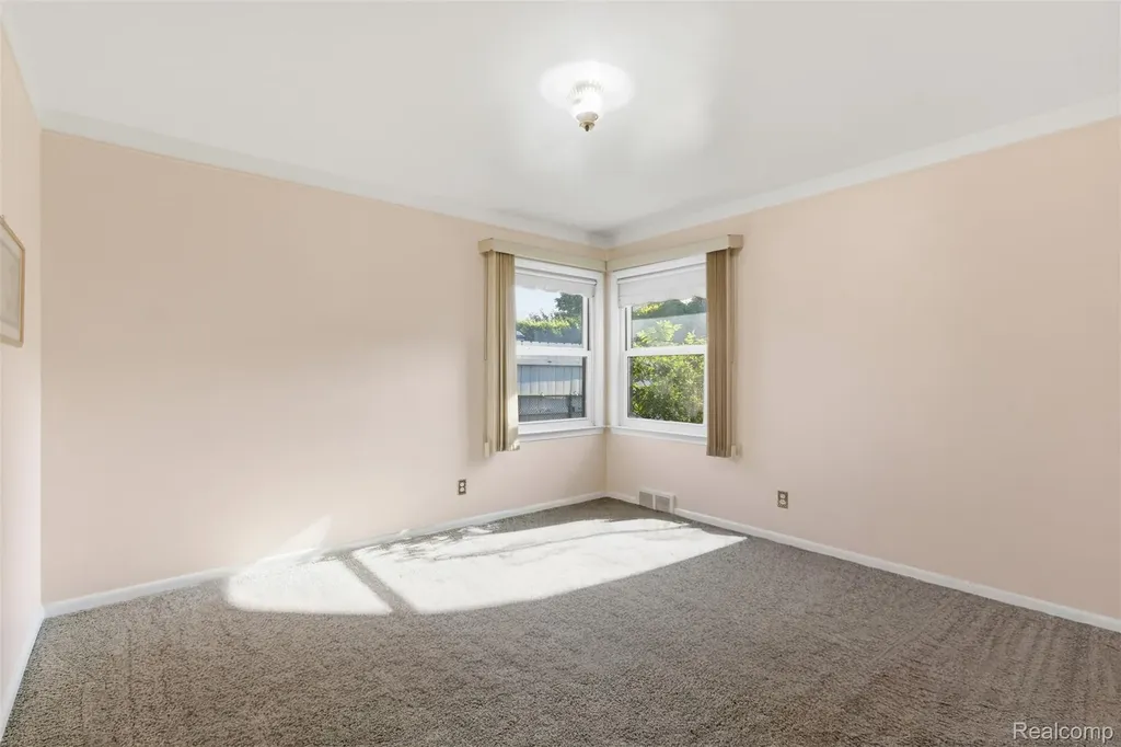 26347 Woodworth Circle Dearborn Heights City MI 48127