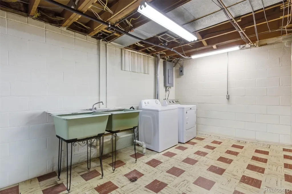 26347 Woodworth Circle Dearborn Heights City MI 48127