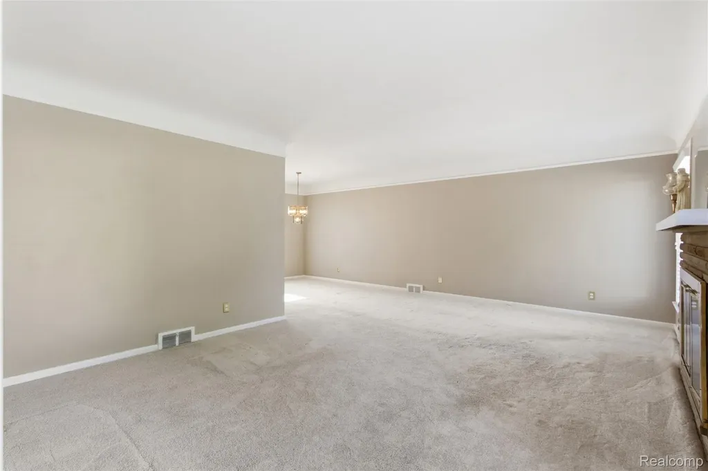 26347 Woodworth Circle Dearborn Heights City MI 48127