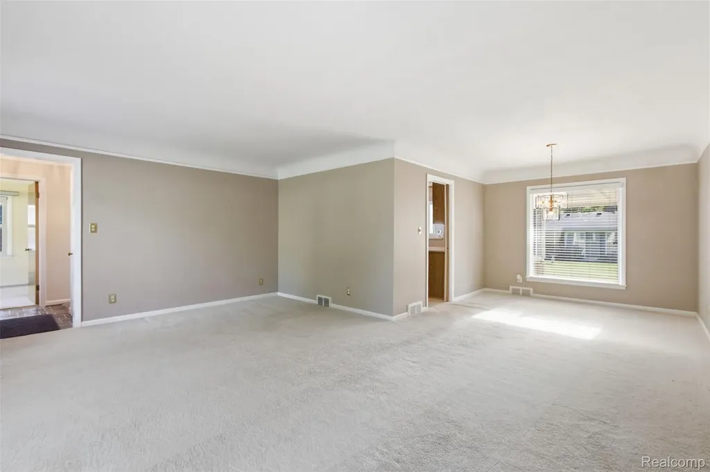 26347 Woodworth Circle Dearborn Heights City MI 48127