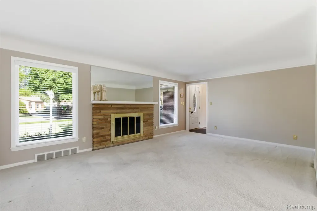 26347 Woodworth Circle Dearborn Heights City MI 48127
