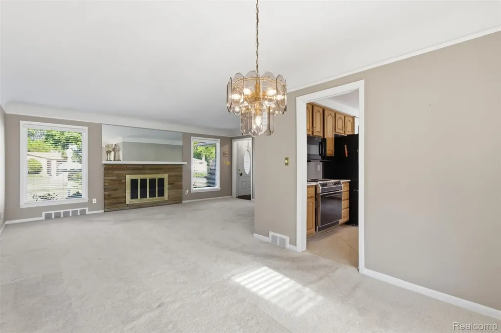 26347 Woodworth Circle Dearborn Heights City MI 48127