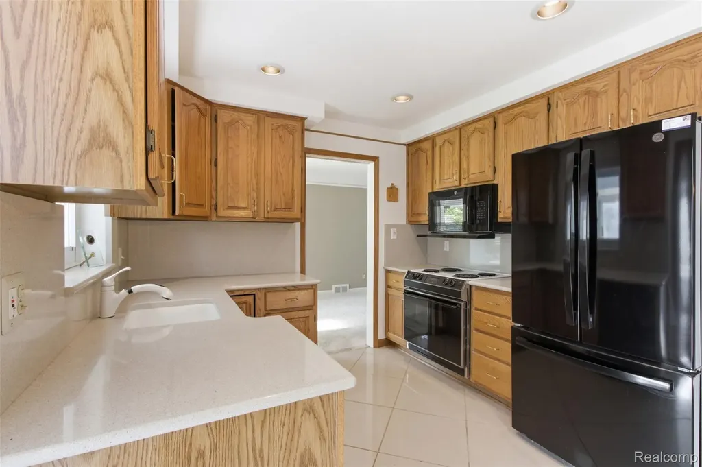 26347 Woodworth Circle Dearborn Heights City MI 48127