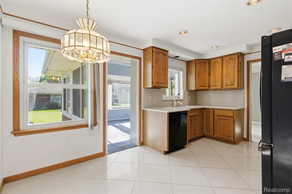 26347 Woodworth Circle Dearborn Heights City MI 48127