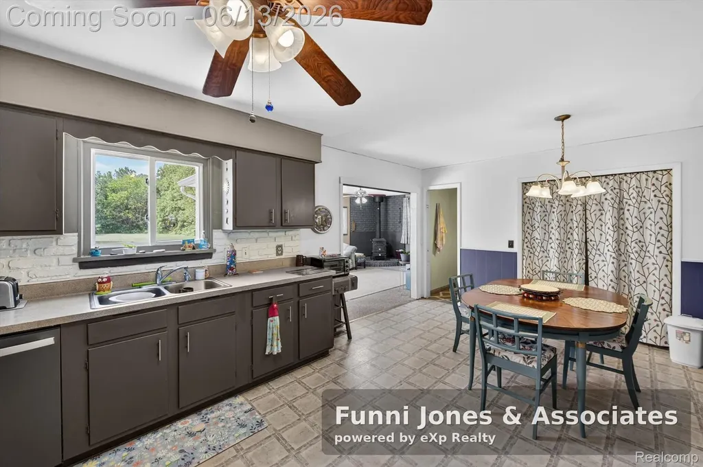 9650 Woodland Court York Charter Township MI 48197
